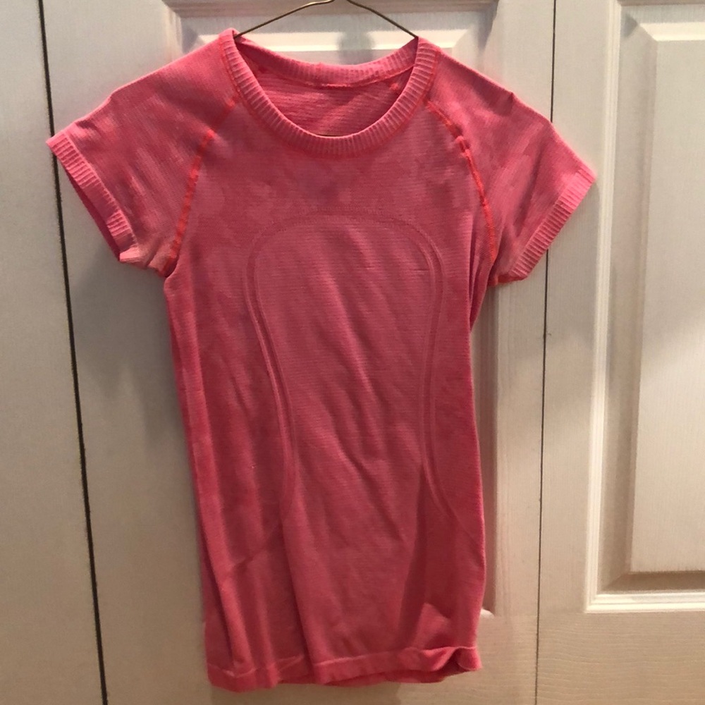 Lululemon workout top